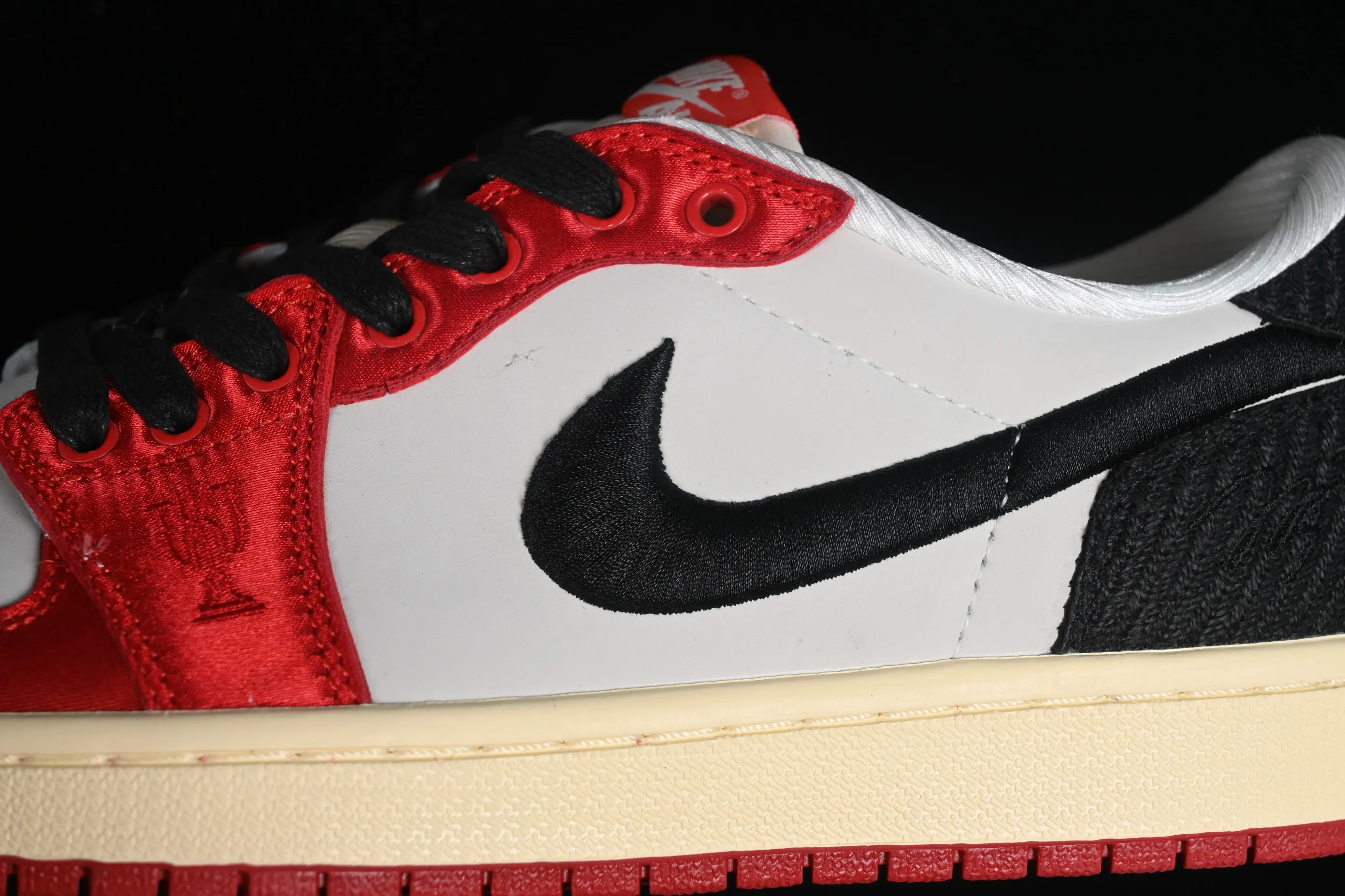All categories Air Jordan Jordan series basketball shoes Air Jordan 1 Low Z version Trophy Room x Jordan 1 Low OG "Away" AJ1 Joe 1 Jordan's son low-top cultural casual sneakers FN0432-100